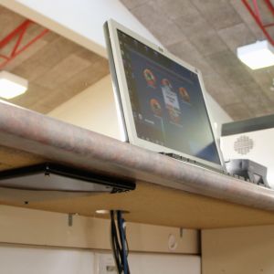 Standard antenna mounted under benchtop